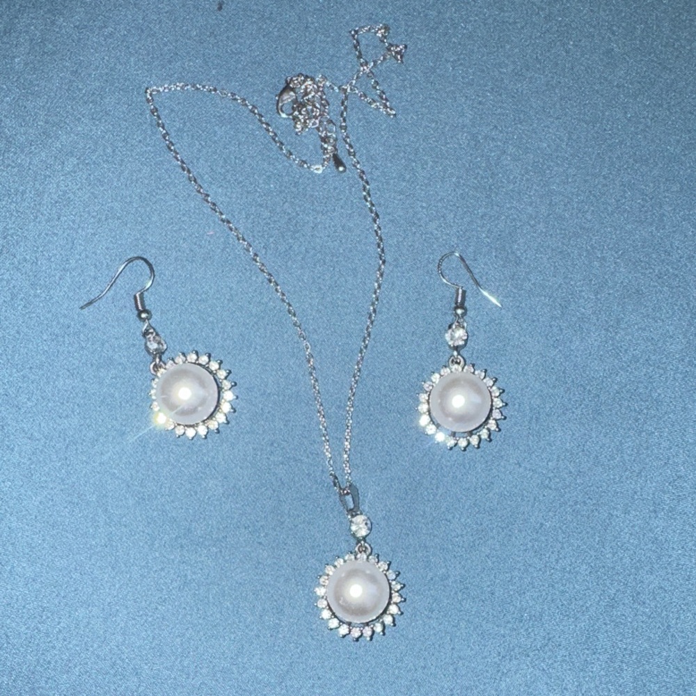 Elegant Silver Pearl Jewelry Set
